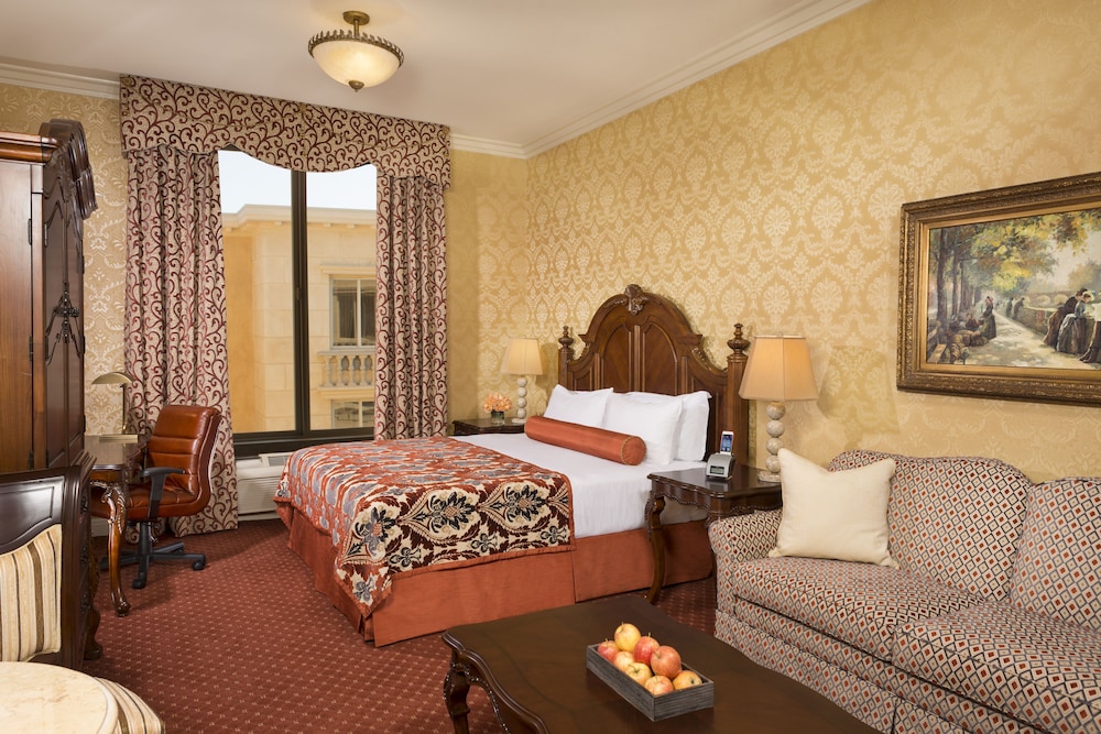 DELUXE, STUDIO, SUITE, KING BED