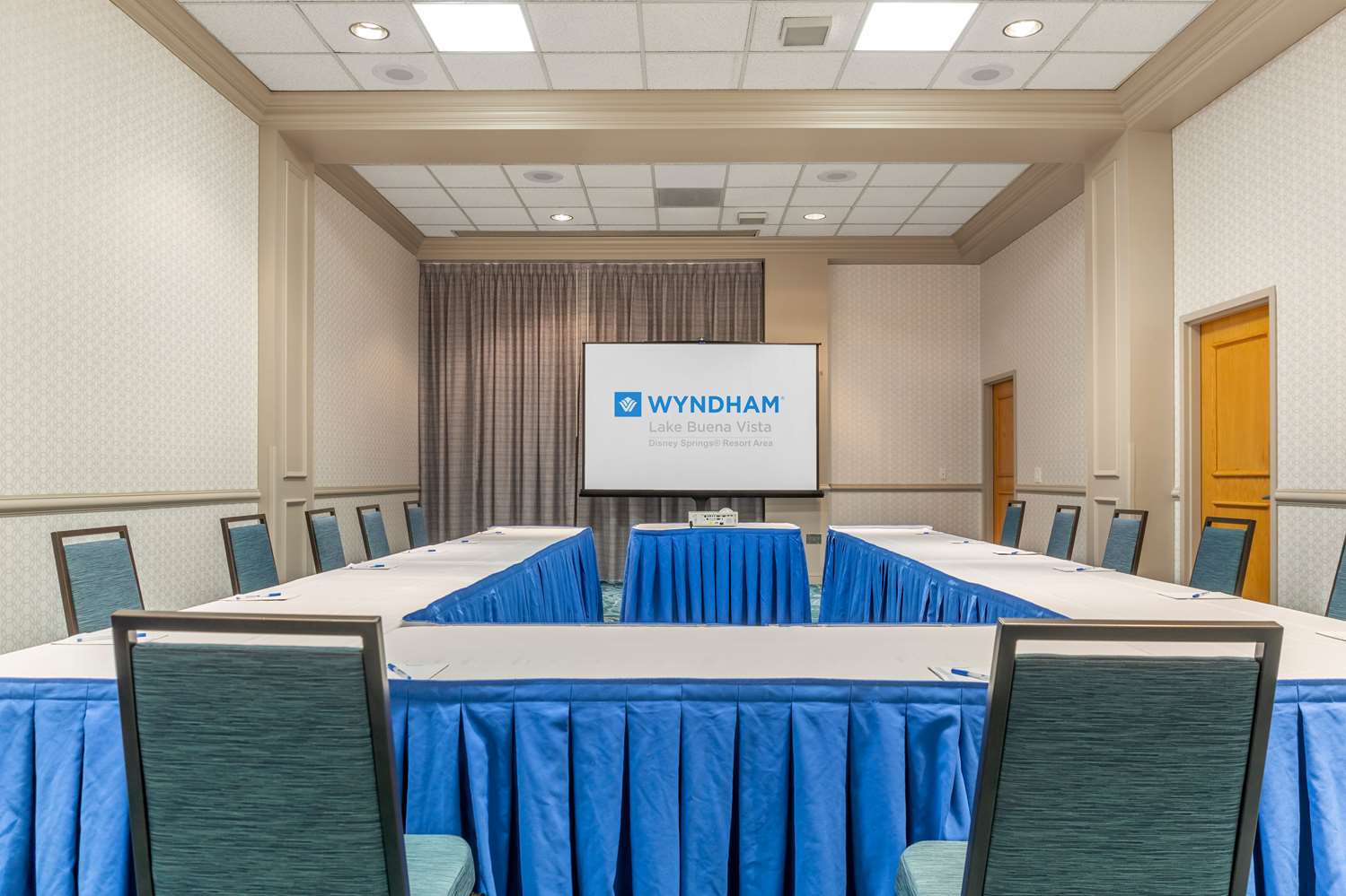 Wyndham Lake Buena Vista Disney Springs Resort Area 38/54
