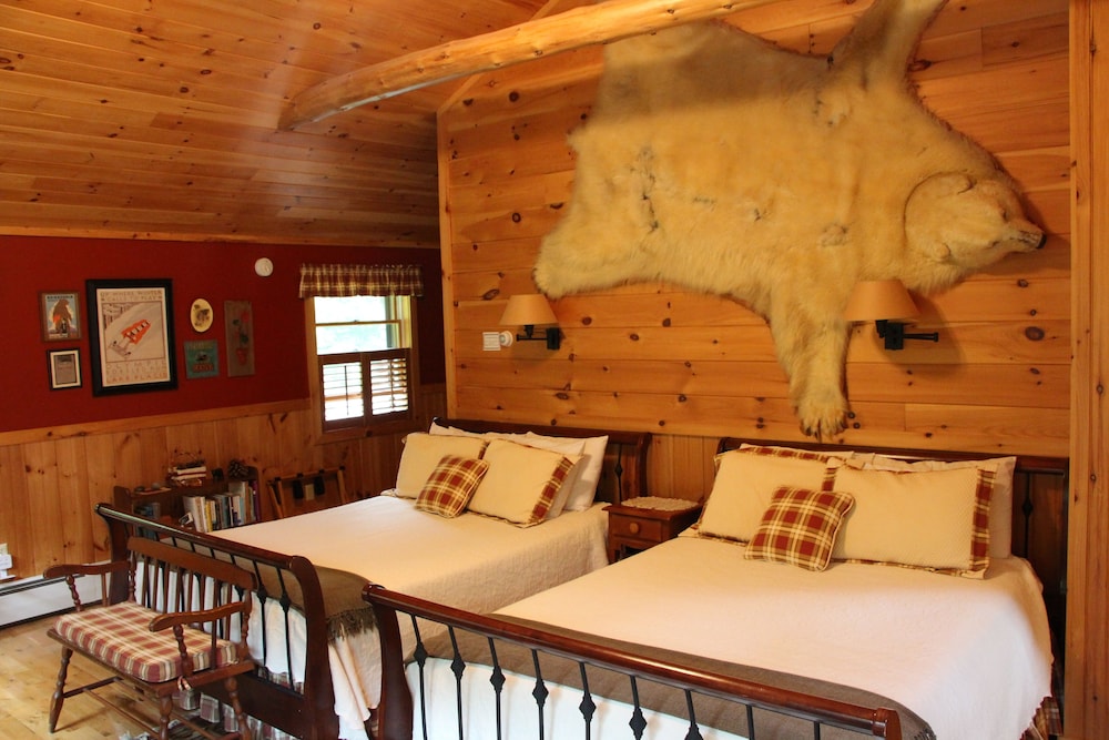 Kiwassa Lake Bed & Breakfast and Cabins 33/50