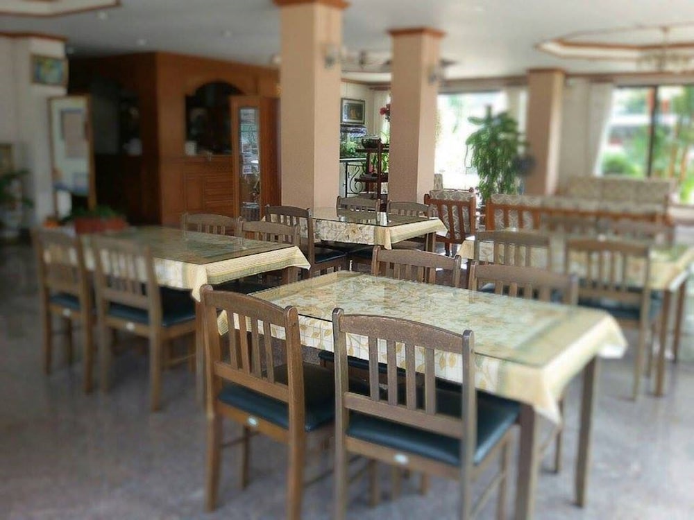 Ritzy House Hotel 14/19