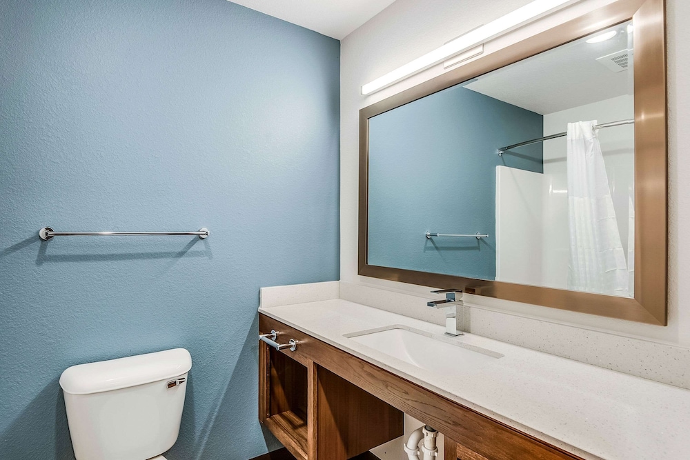 WoodSpring Suites West Des Moines 33/38