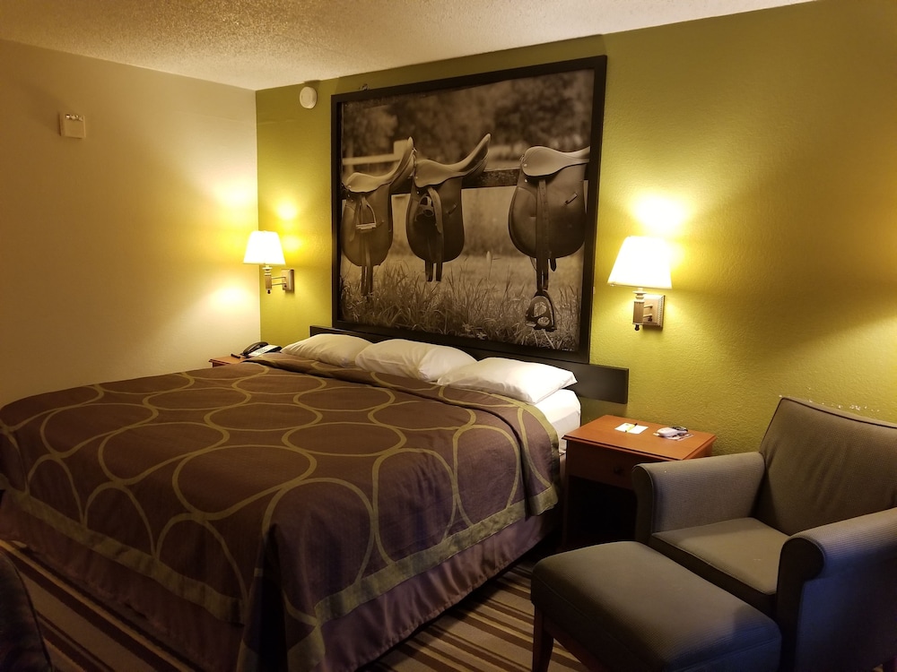 Super 8 By Wyndham Longview/North 17/42