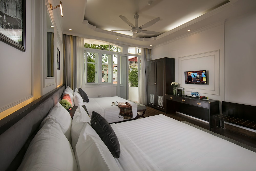 FAMILY, TRIPLE, 2 DOUBLE BEDS, CITY VIEW, BALCONY