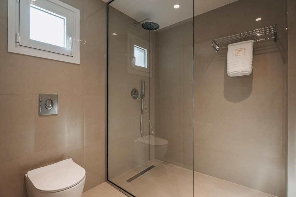 Golden Coast Suites 37/37