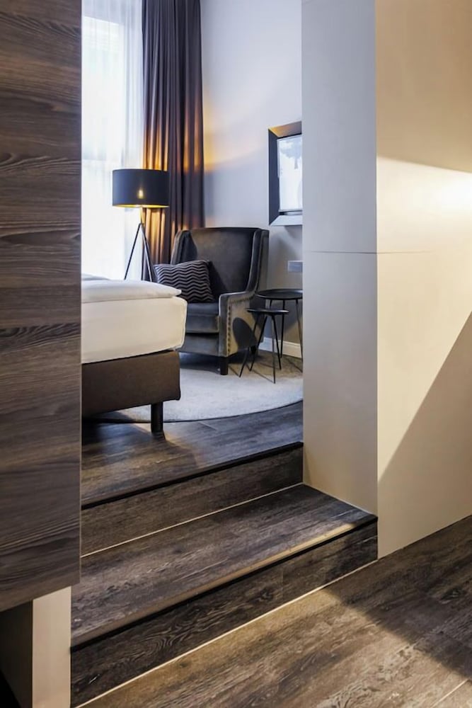 Airporthotel Berlin Adlershof 72/75