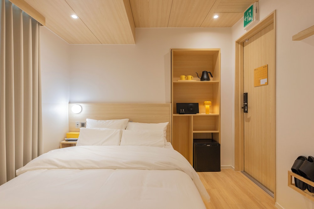 DELUXE, DOUBLE BED
