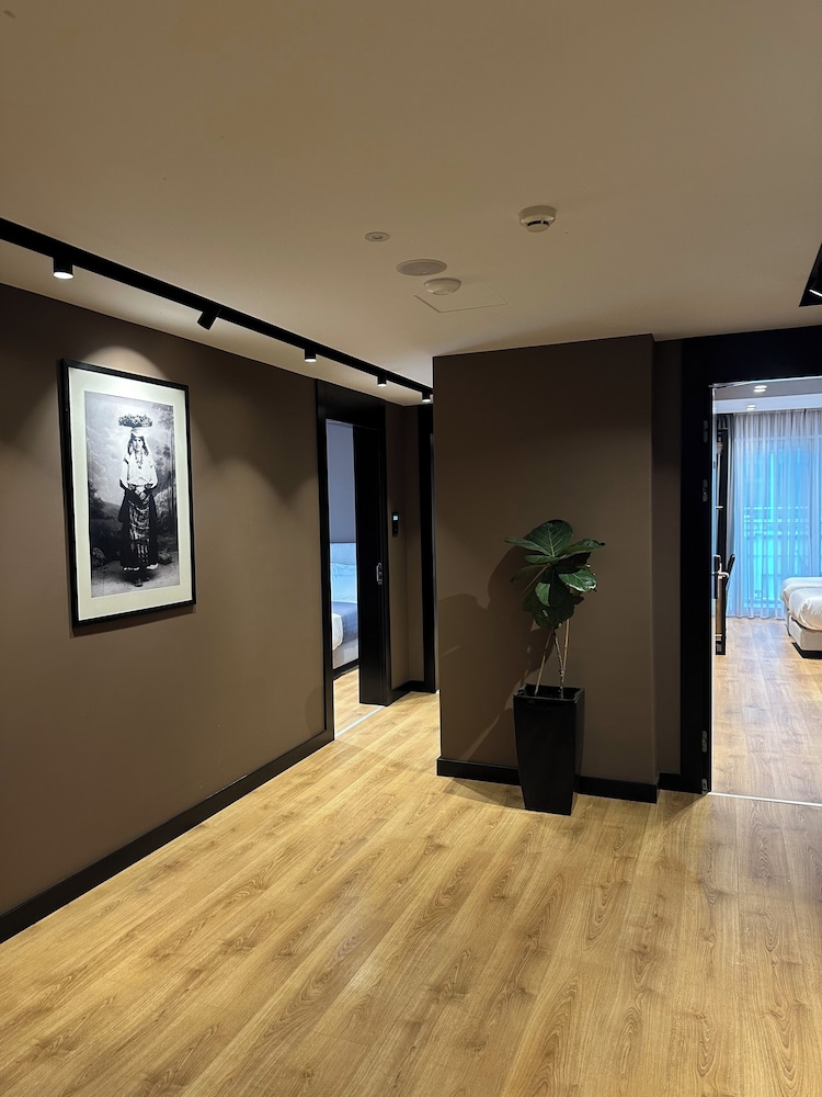 Mulaj Hotel Tirana 7/63