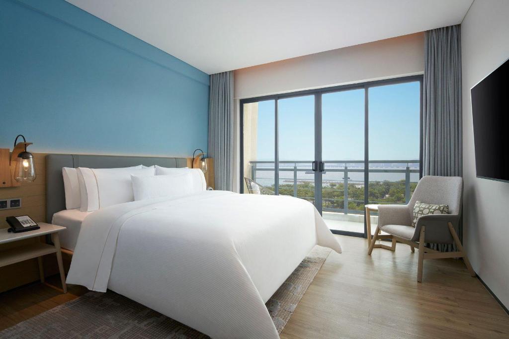 1 Bedroom, Grand, Suite, Apartment, King Bed, Ocean View, Balcony