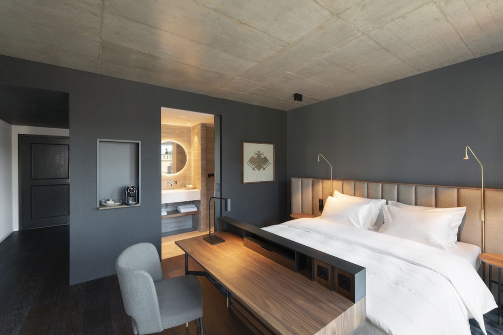DELUXE, DOUBLE BED