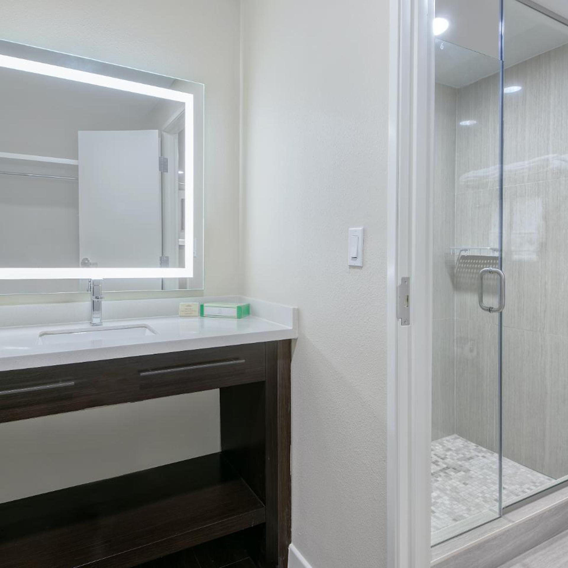 جناح استوديو بسرير كينج، Hawthorn Suites By Wyndham Mcallen 2/2