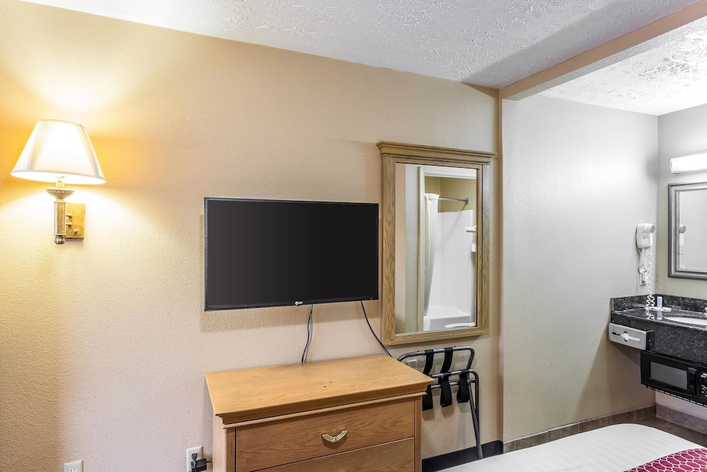 Rodeway Inn Goodlettsville South, TN 25/25