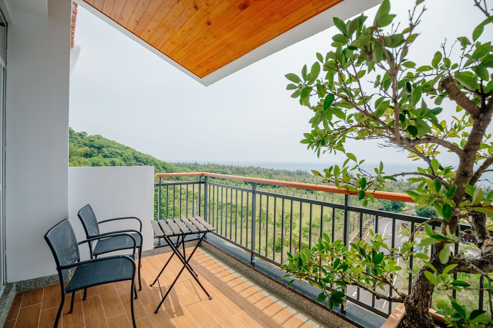 Bay Forest Boutique Hotel 67/72