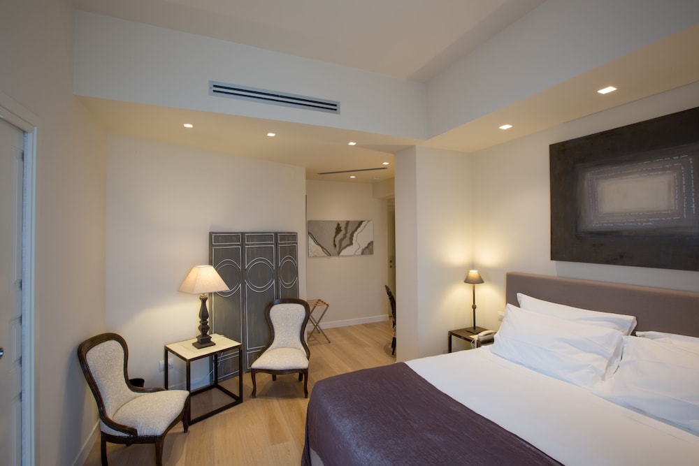 Hotel 900 10/51