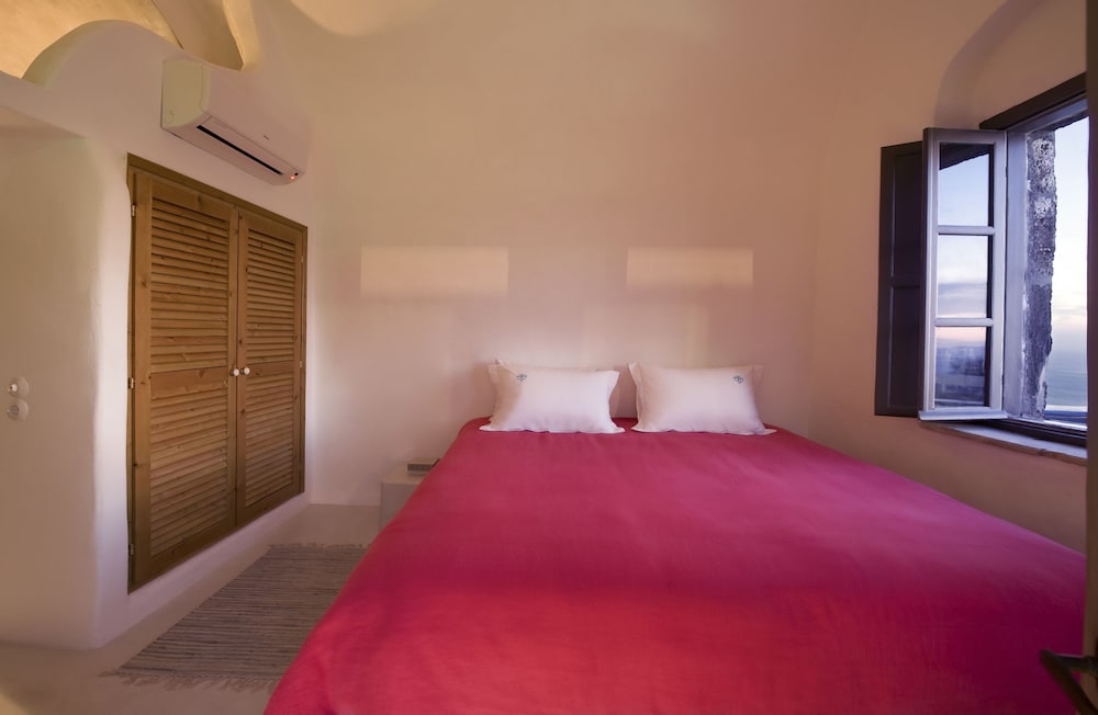 Cave, Superior, Queen Bed, Caldera View, Plunge Pool