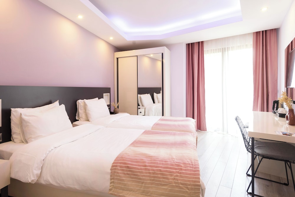 Standard, Twin Beds