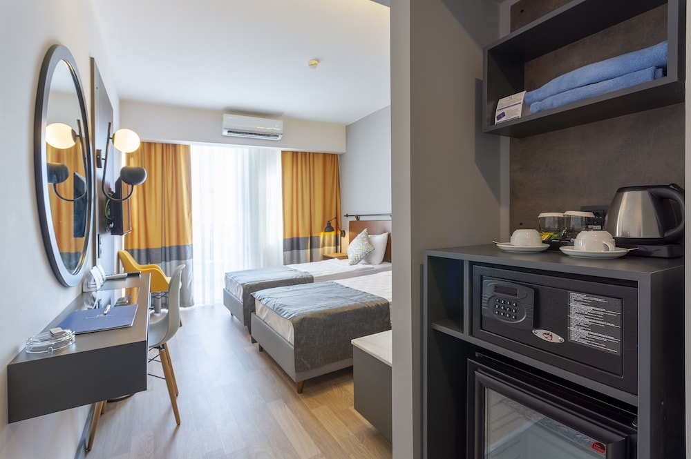 Ramira Joy Hotel 40/40