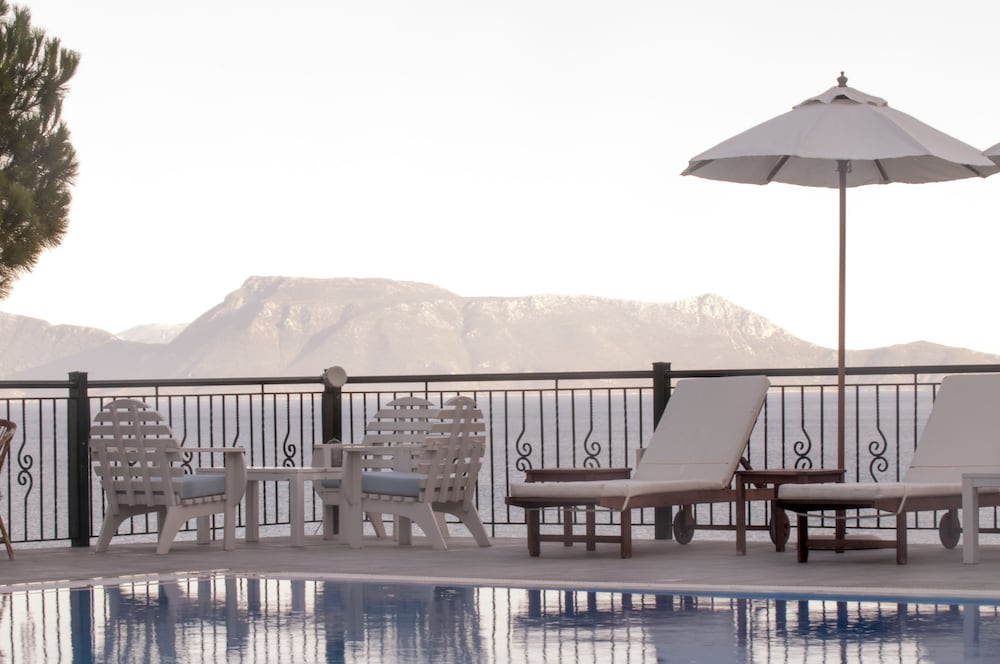 ALIKI HOTEL 7/76