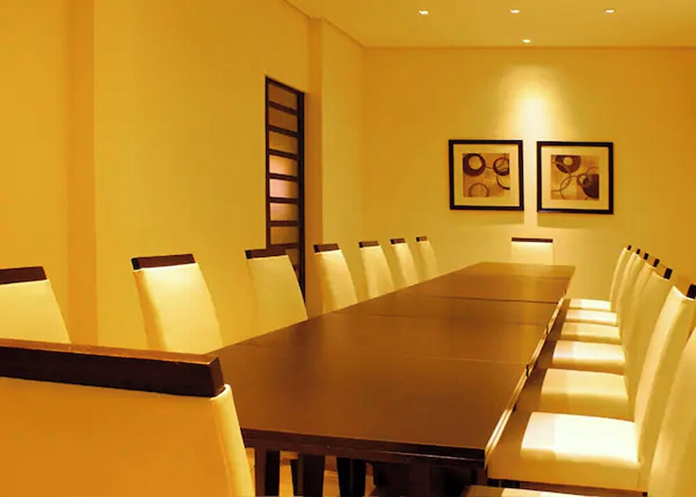 Casablanca Suites Near Airport 46/59