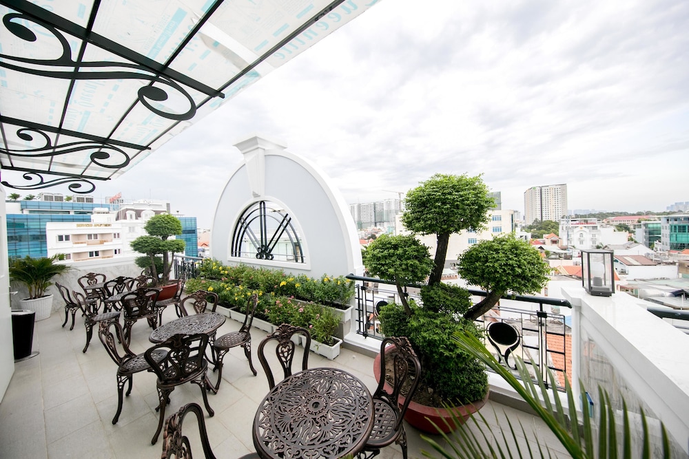 Le Saigon Hotel 43/56