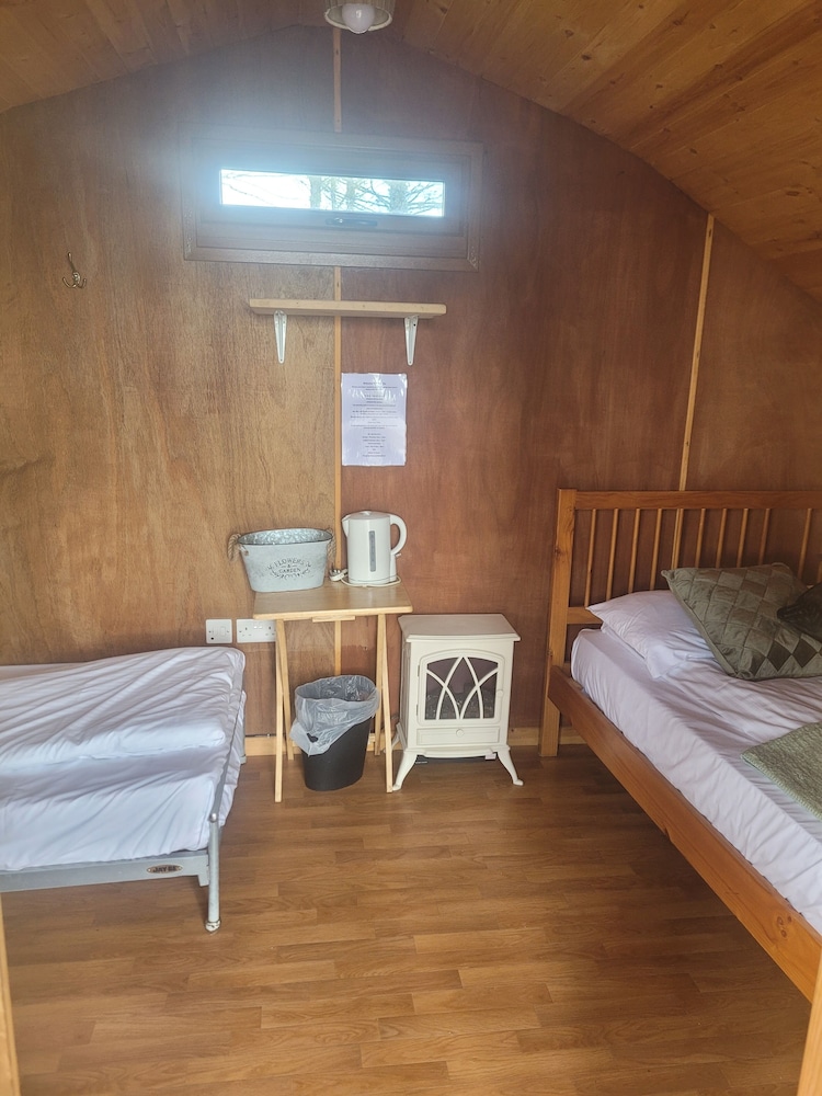Glamping, Chalet, 1 King and 1 Single Beds, Shared Bathroom