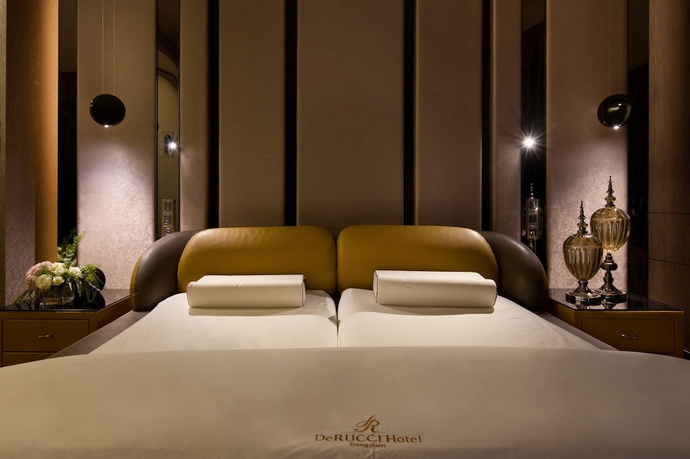 DeRUCCI Hotel 30/65