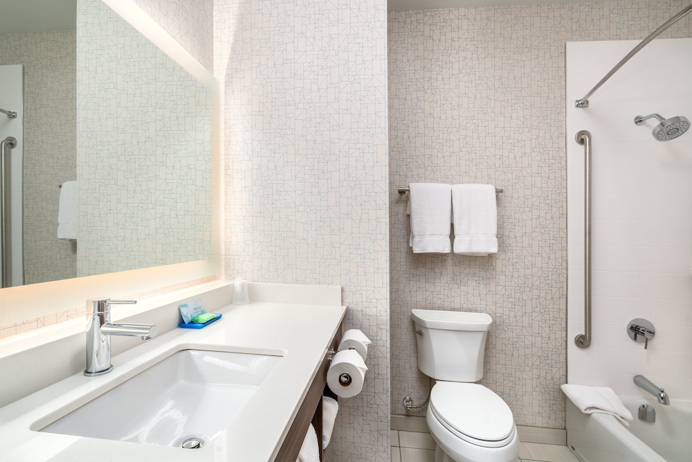 Holiday Inn Express And Suites Brandon 17/74