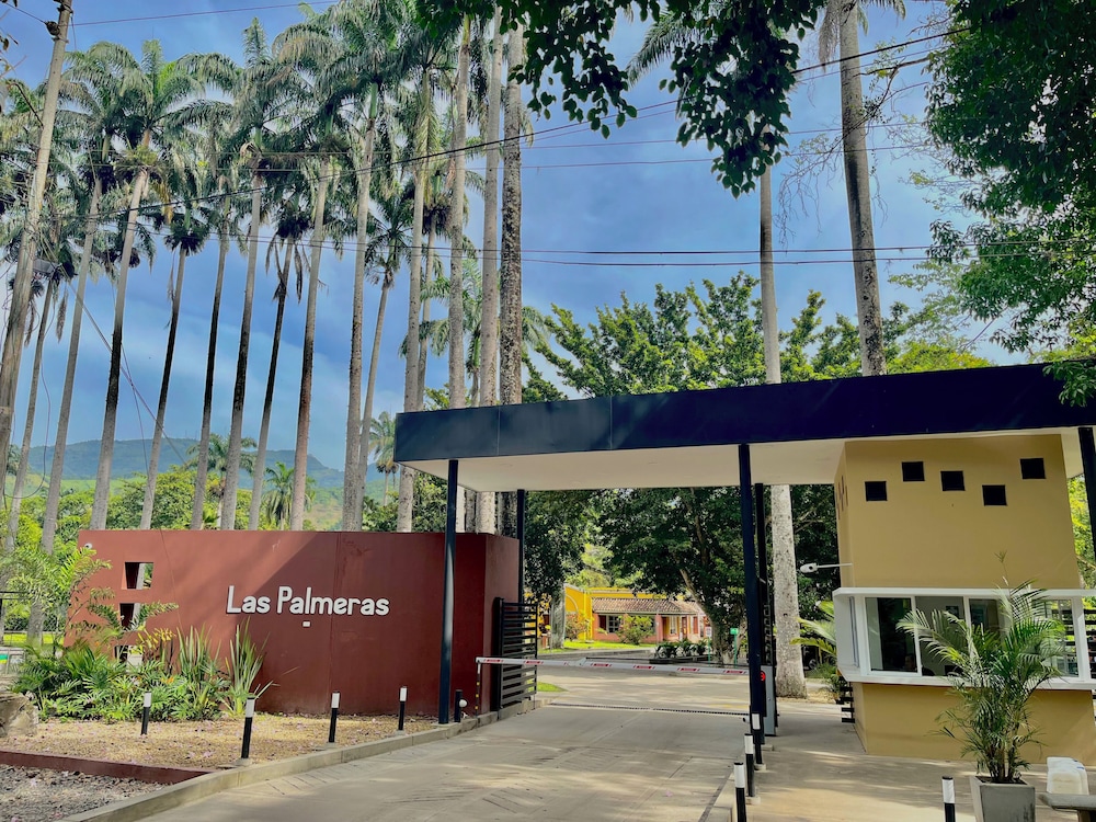 hotel las palmeras 5/50