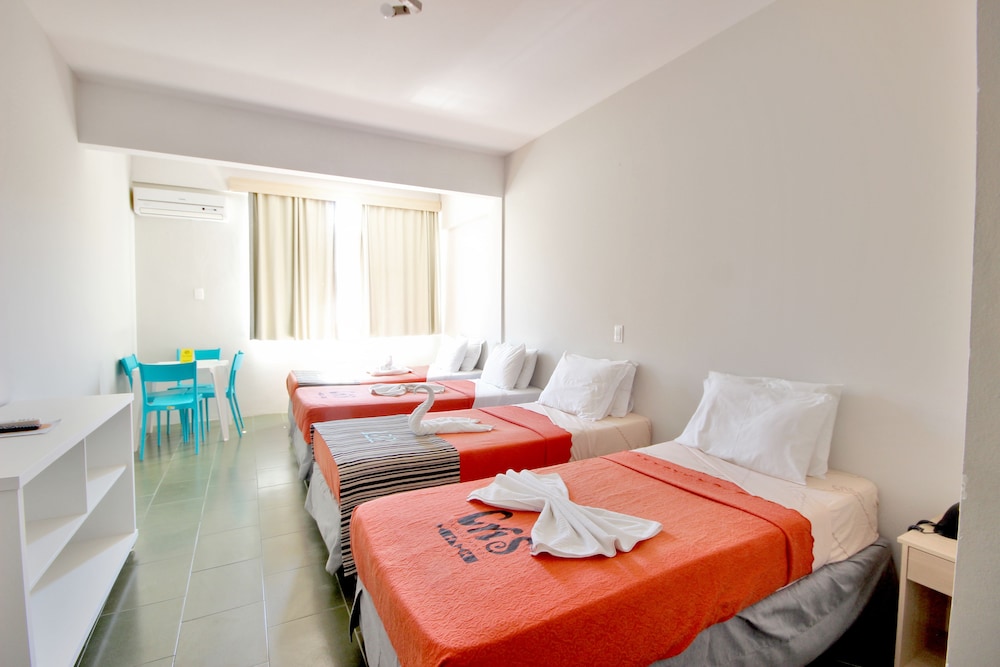 Cris Hotel 63/69