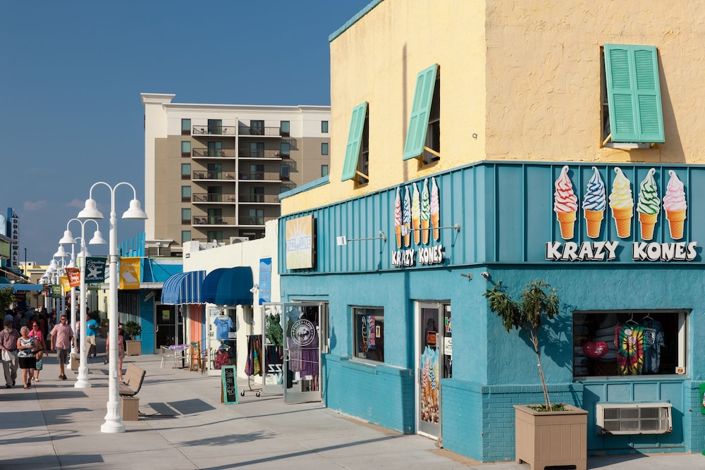 HAMPTON INN AND SUITES CAROLINA BEACH OCEANFRONT in CAROLINA BEACH - NC