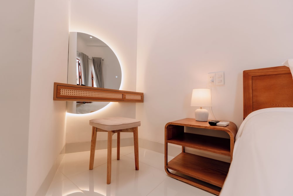 Hue Riverside Villa 25/50