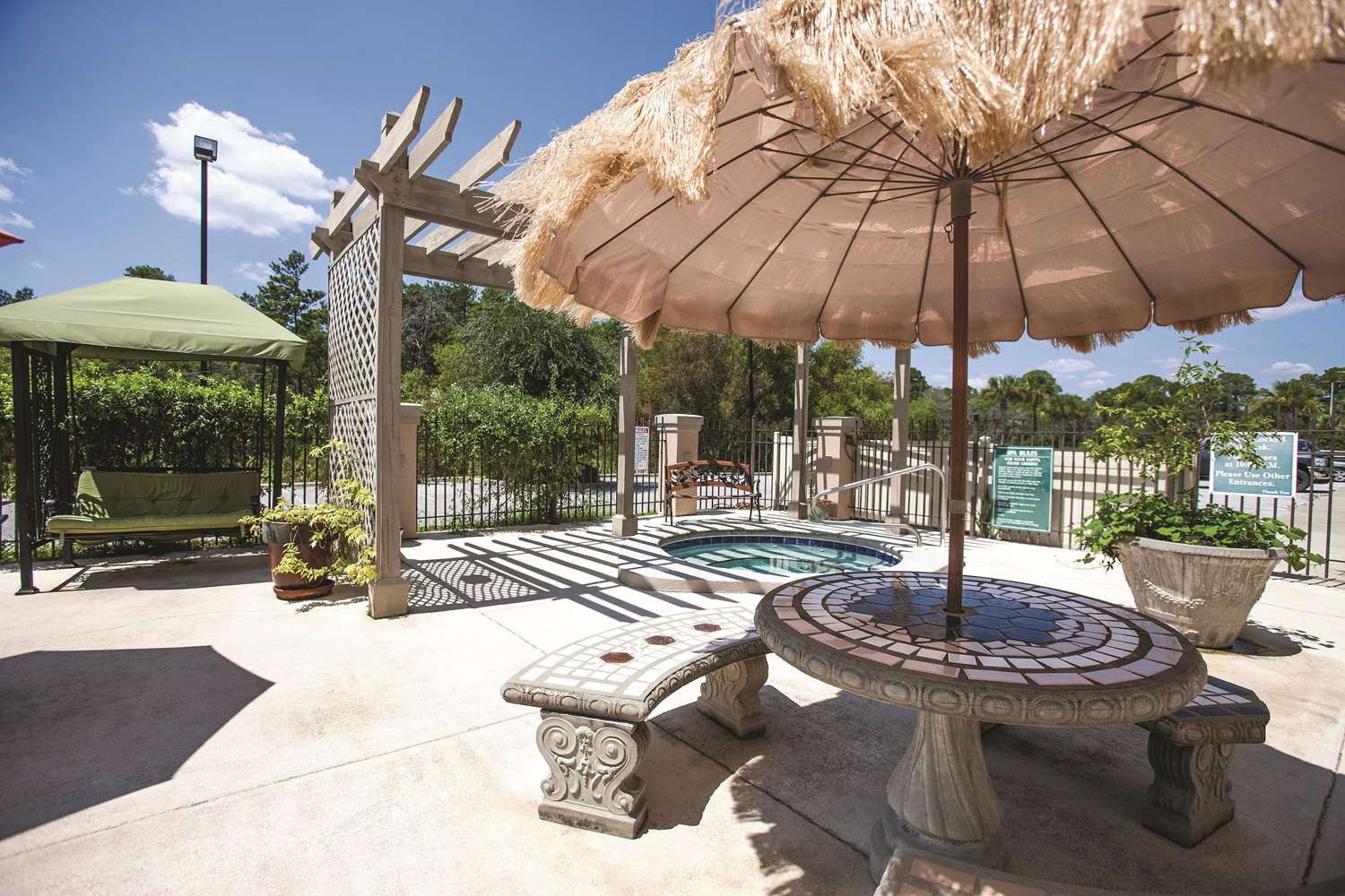 swimming pool spa