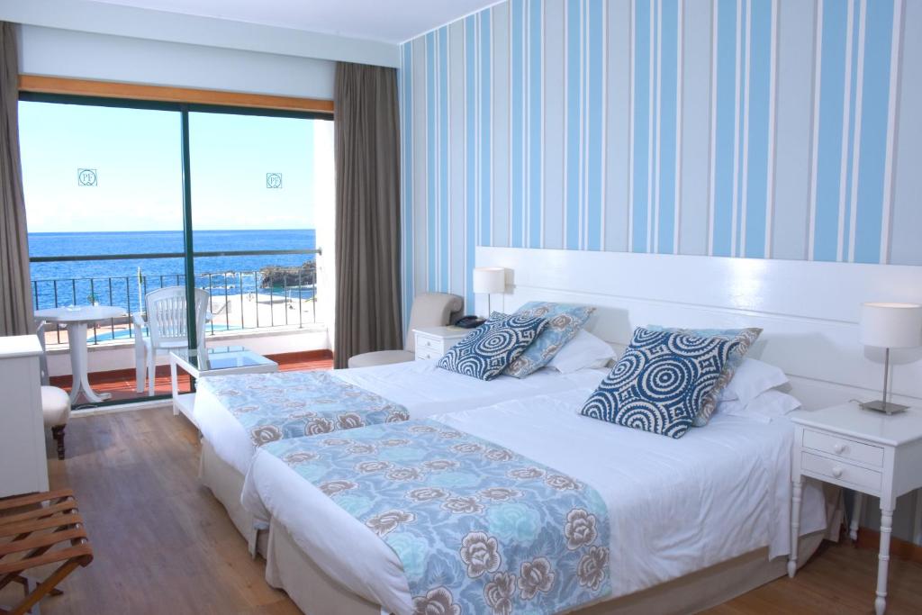 Superior, Single, Lateral Side Sea View