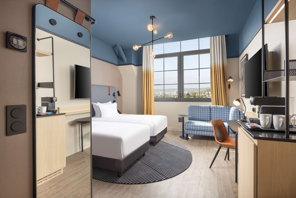 Deluxe, Twin Beds, Cathedral View, City View