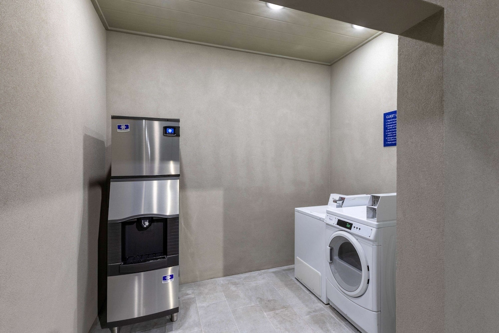 Days Inn & Suites By Wyndham Downtown/University Of Houston 39/60