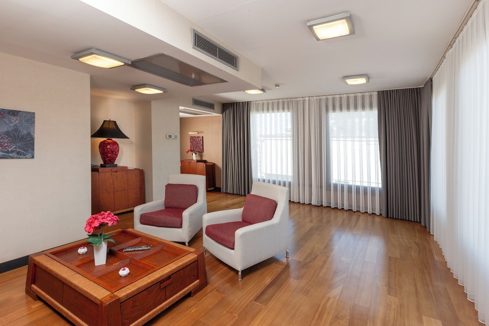 Nippon Hotel 36/55