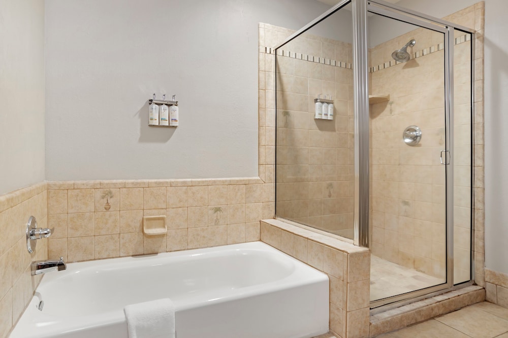 غرفة قياسية بسريرين كوين مع أريكة، Holiday Inn Express Fairhope - Point Clear 4/4