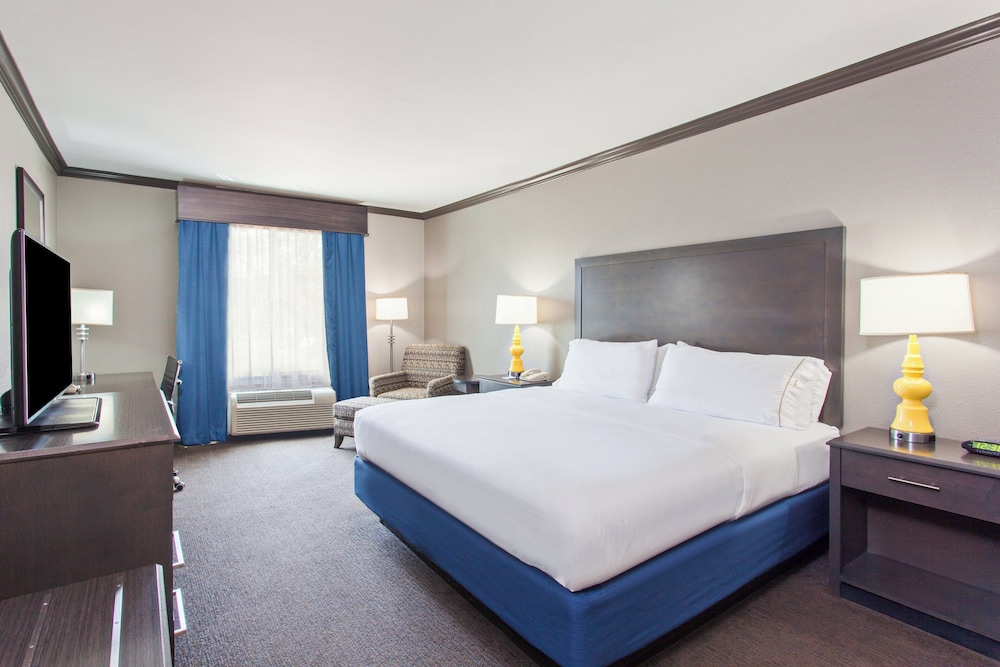 Holiday Inn Express Hotel & Suites Wharton 17/50