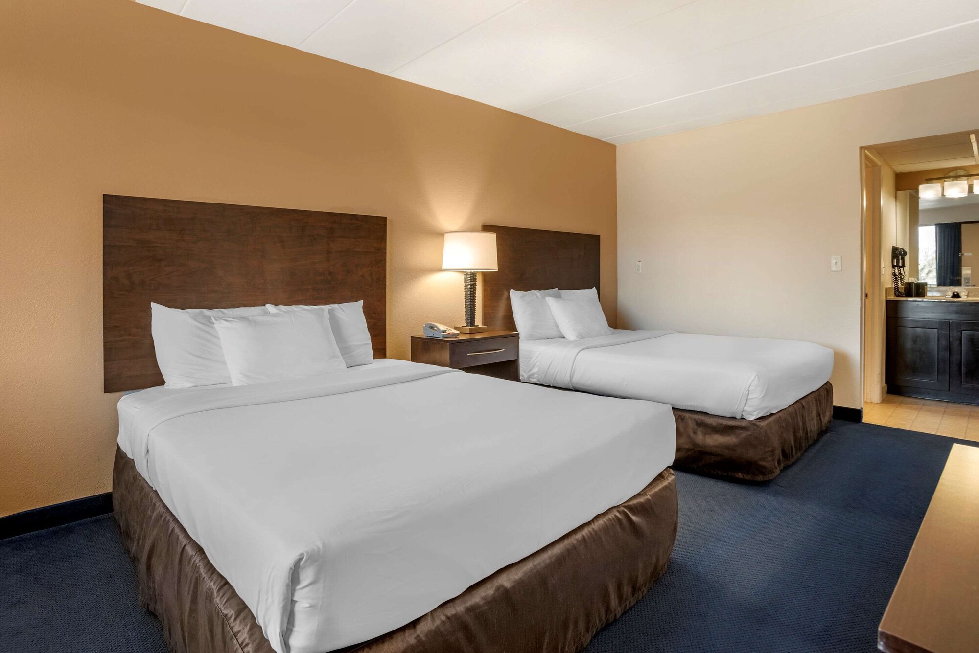 غرفة قياسية بسريرين كوين للمدخنين، Econo Lodge Inn and Suites Resort Rehoboth Beach 3/4
