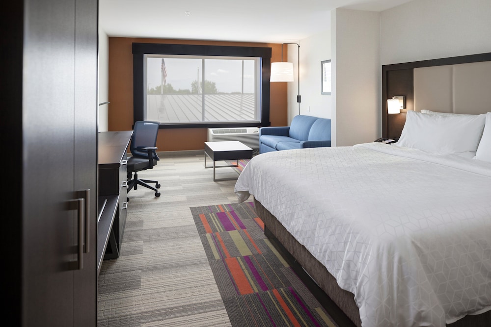 Holiday Inn Express Suites Bourbonnais East Bradley 27/67
