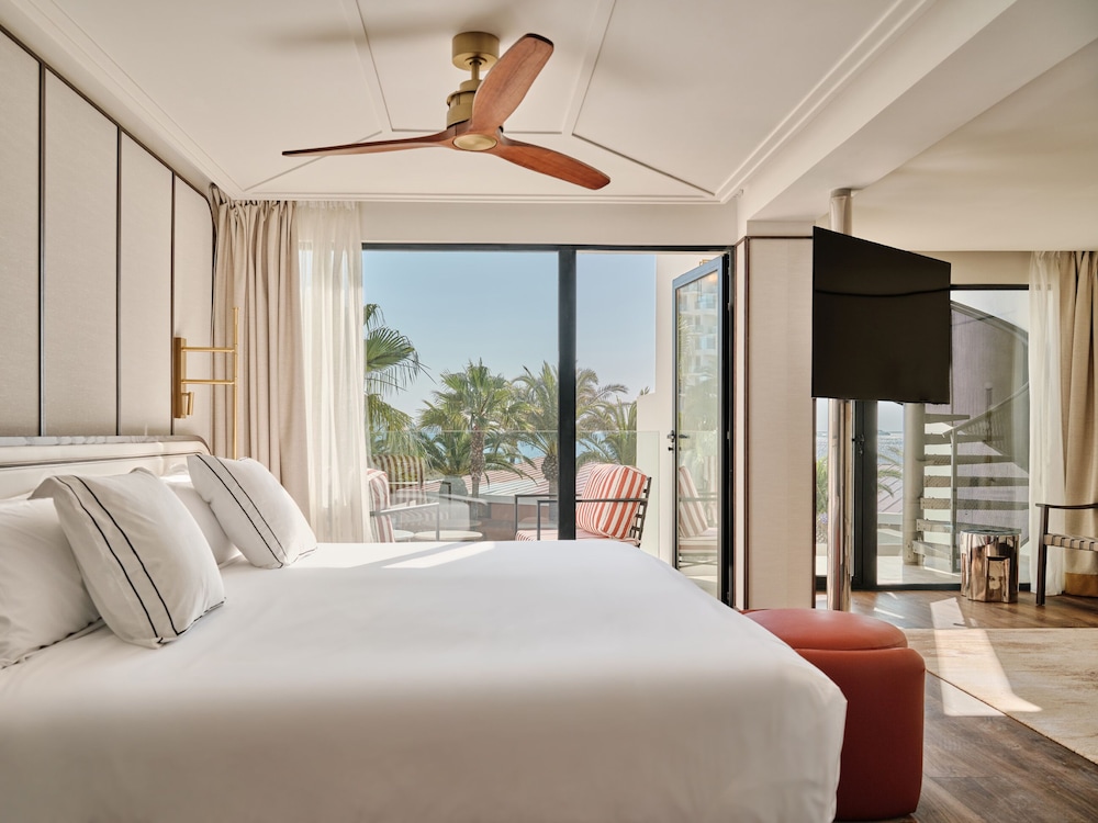Roof Top, Prestige, Suite, King Bed, Sofa