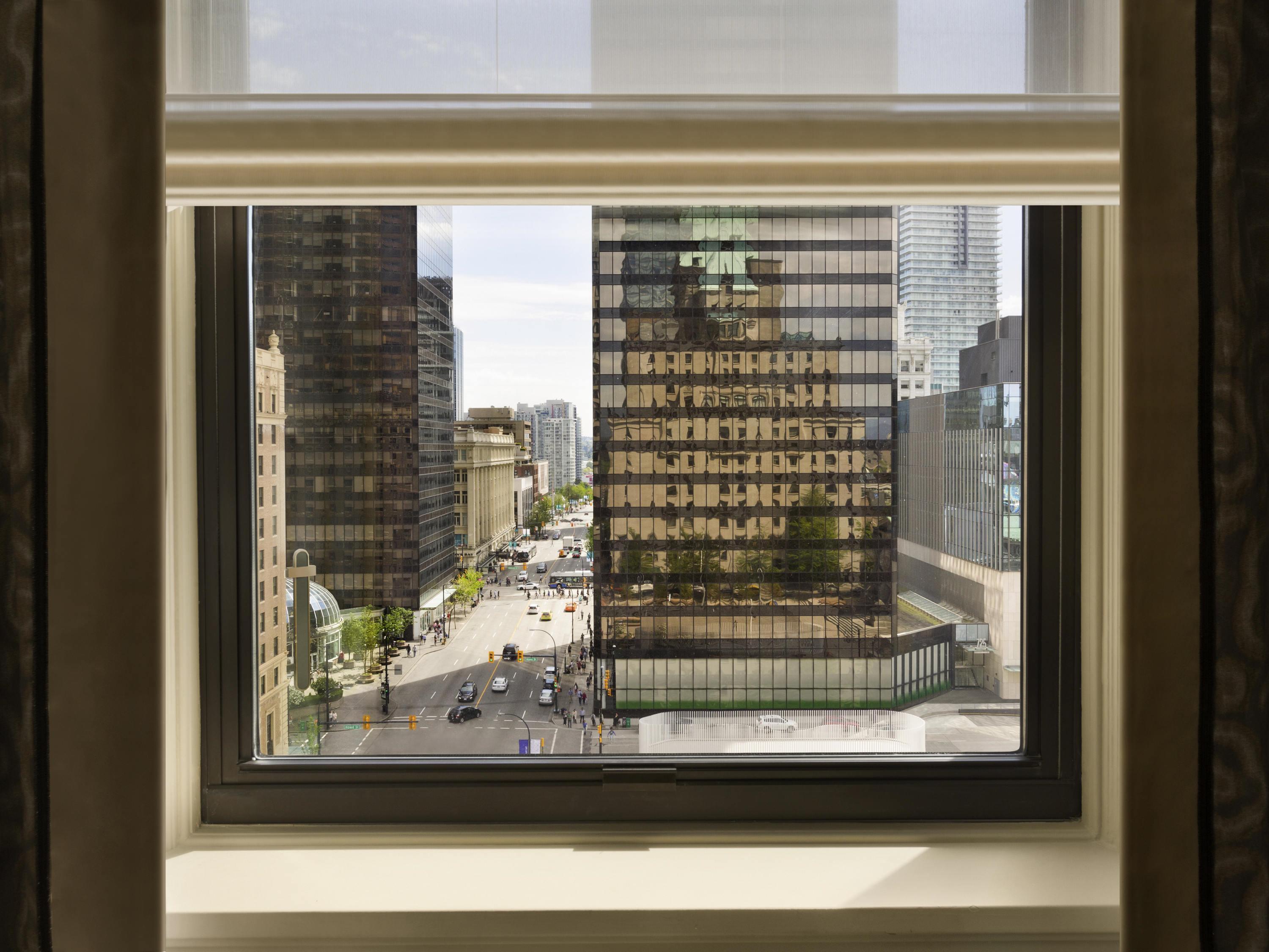 Gallery, Fairmont, Art, King Bed, Square View, Fairmont Hotel Vancouver 2/2