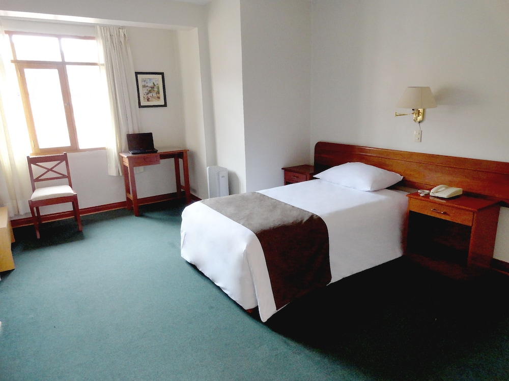 EMPERADOR PLAZA HOTEL 10/35