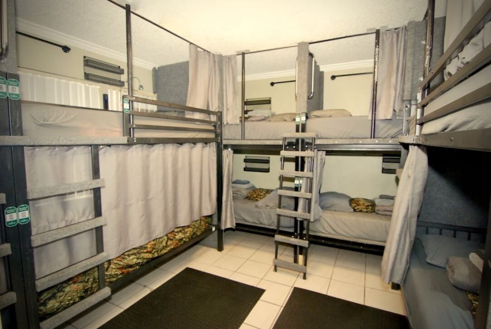Sheridan Hostel 32/50