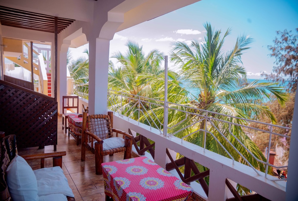 Baraka Beach Bungalows 10/34