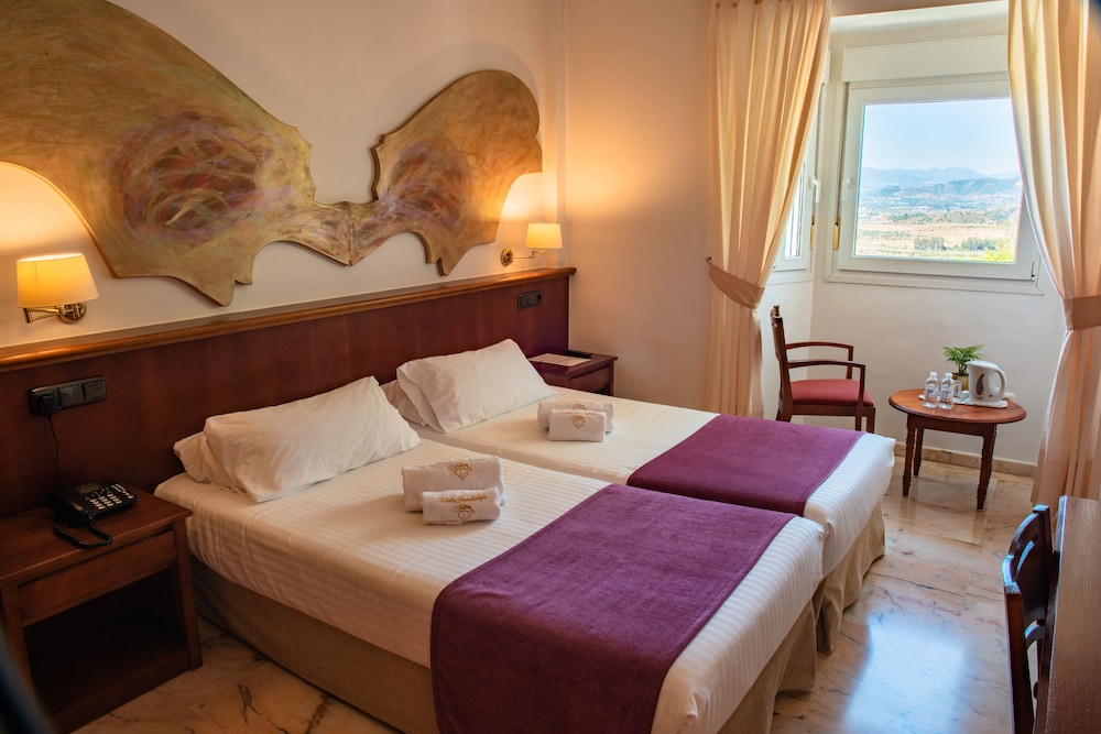 ROOM, DOUBLE BED