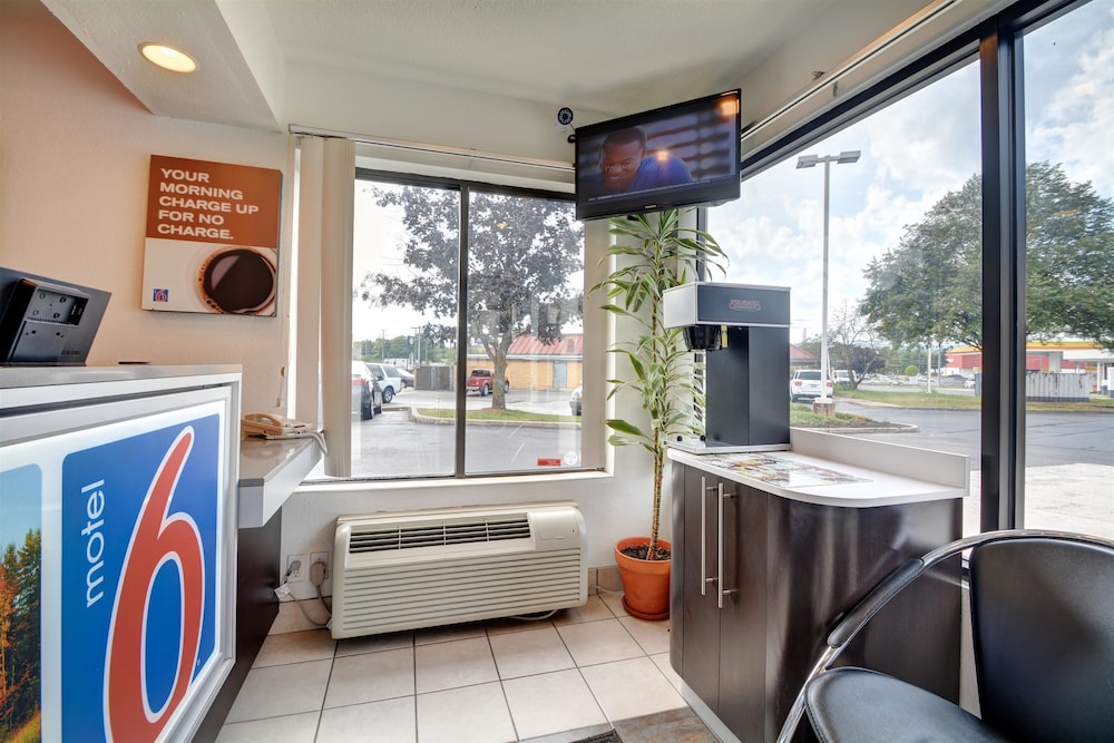 Motel6 Southington, CT - Hartford 35/43