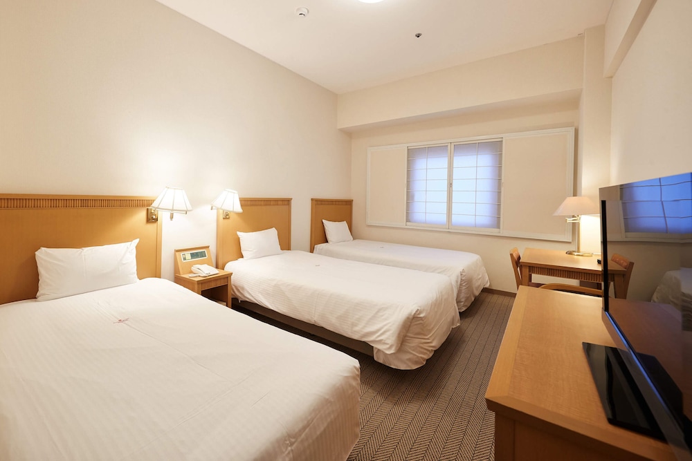 Pacific Hotel Okinawa 35/72