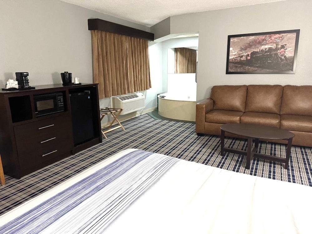 AmericInn by Wyndham Ames 29/49
