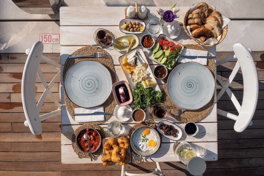 Armel Alacati (+12 Adult Only) 32/46