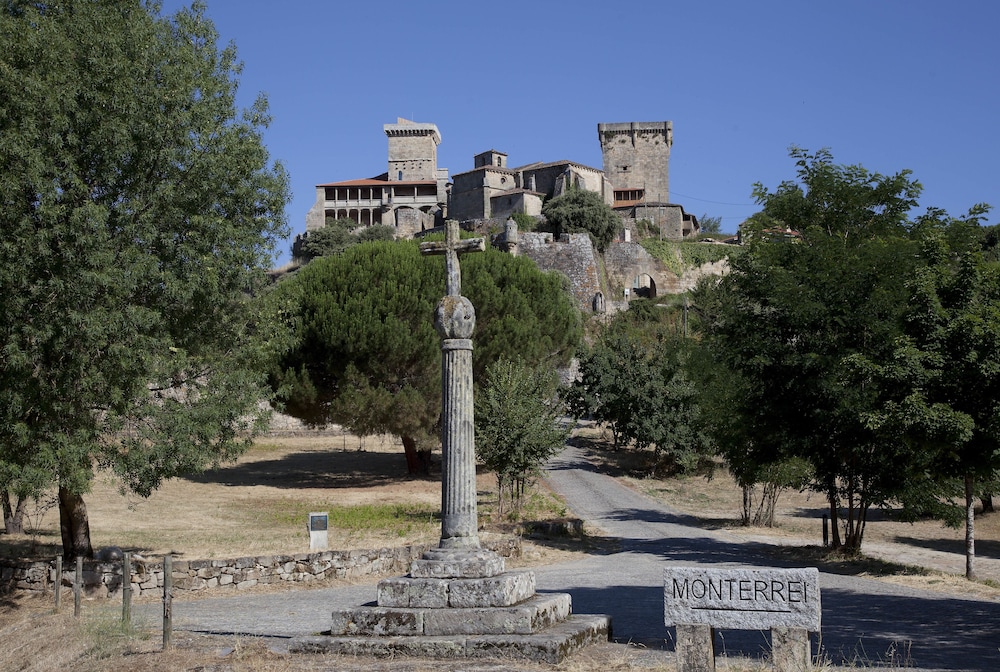 Parador Castillo De Monterrei 25/35